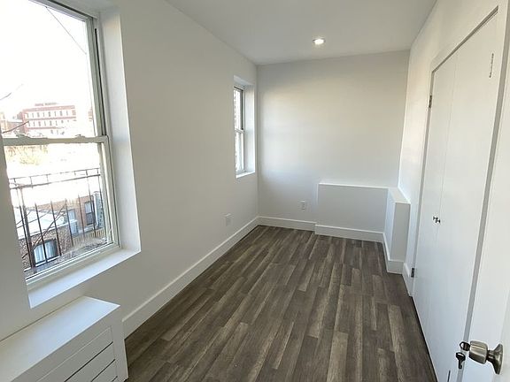 4th image of 4811 45th St APT 2B