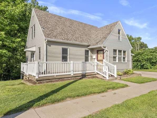 1414 Cedar St, Muscatine, IA 52761