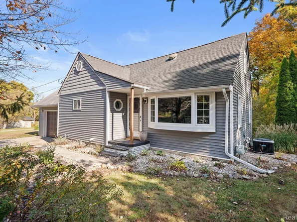 16523 Fish Lake Rd, Holly, MI 48442