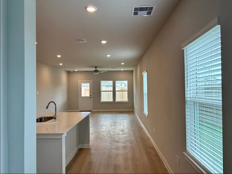 4002 Windy Whisper Dr — Photo 4