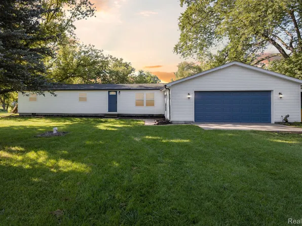 9005 Church Dr, Tuscola, MI 48768