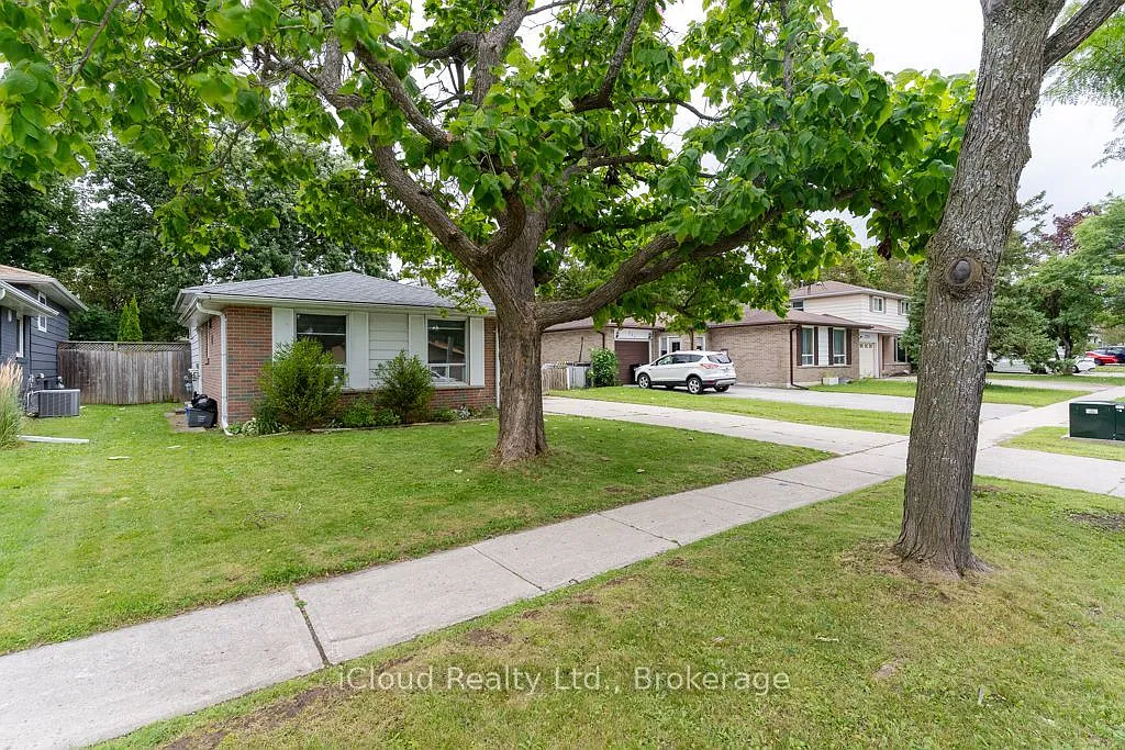 3 bed, $2,400 — Photo 2