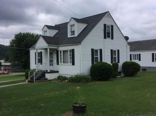 1458 Maple Ave, Bellaire, OH 43906