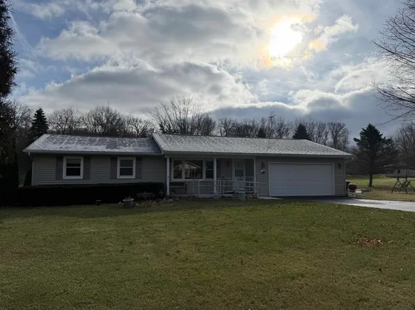 W7677 Stacey Ln, Whitewater, WI 53190