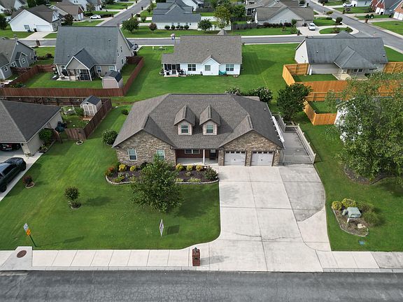 4th image of 174 Honeyberry Ln