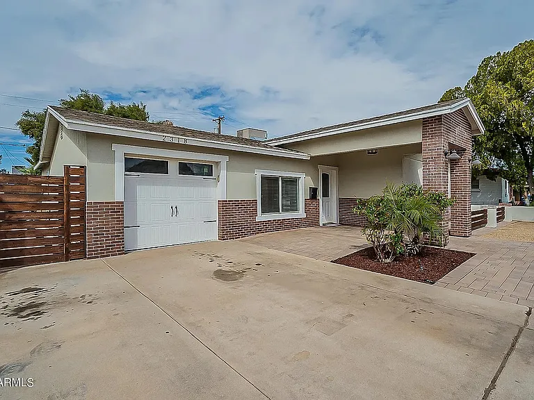 2318 N 37th Way — Photo 2