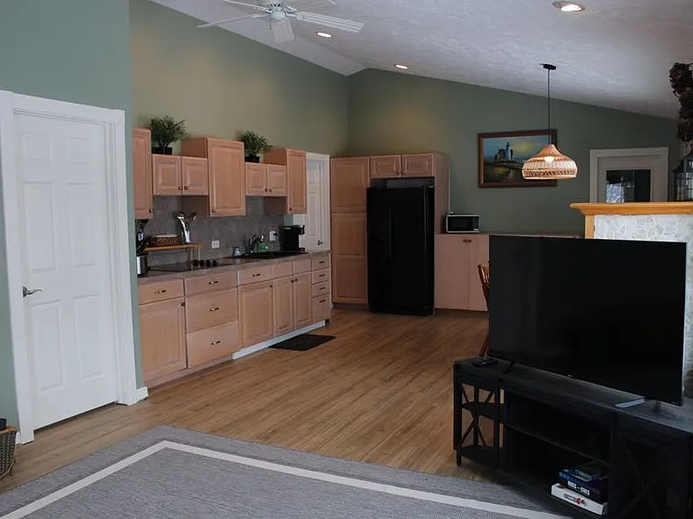 Kitchen with stovetop, microwave, air fryer, no oven