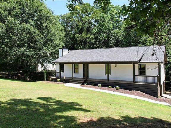 2nd image of 323 Hill Crest Cir