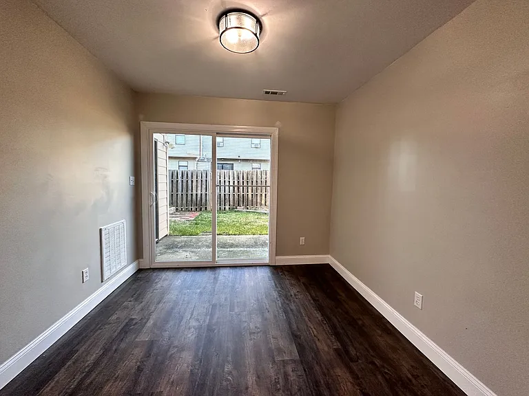 2335 Brookview Ct — Photo 6