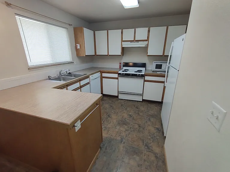 600 S Howes St — Photo 3