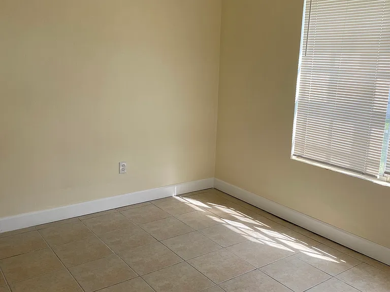 143 E Davis Blvd #4 — Photo 5