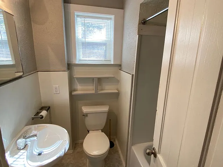 604 S Duke St — Photo 11