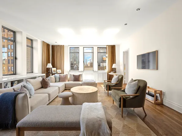 252 7th Avenue 14I image 1 of 10