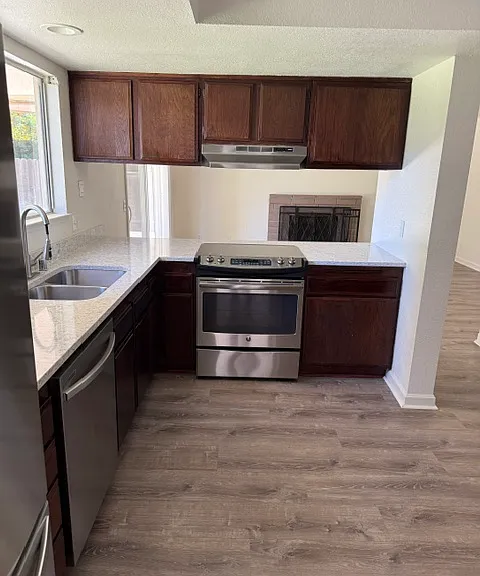 725 McKenzie Ct — Photo 6