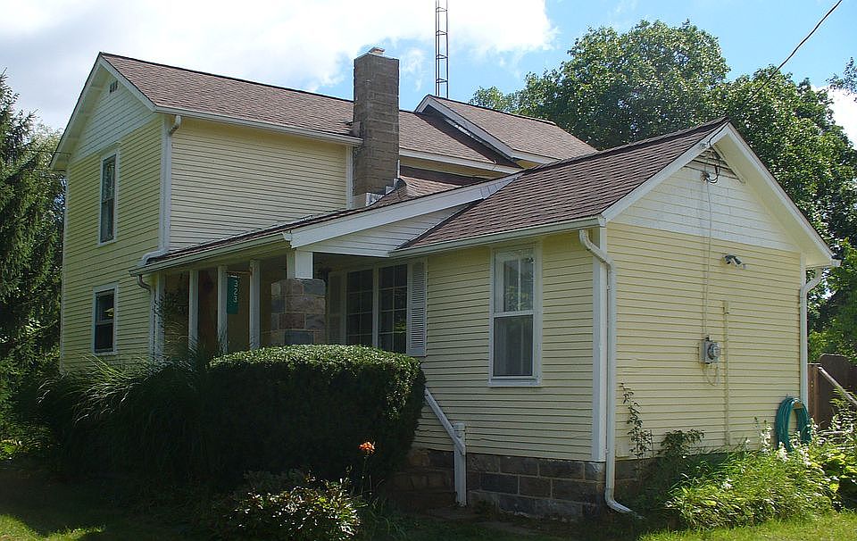 Front porch & entry