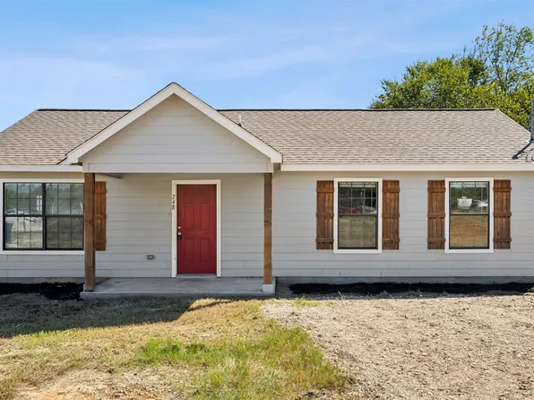 748 Jay Bird Ln, Springtown, TX 76082