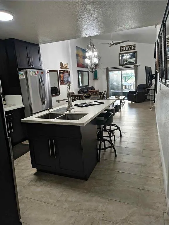 3 bed, 2.0 bath, 1056 sqft, $3,000 — Photo 3