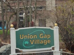 43 Overlook Dr, Clinton, NJ 08809