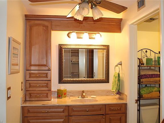 4th image of 320 Seaview Ct APT 309