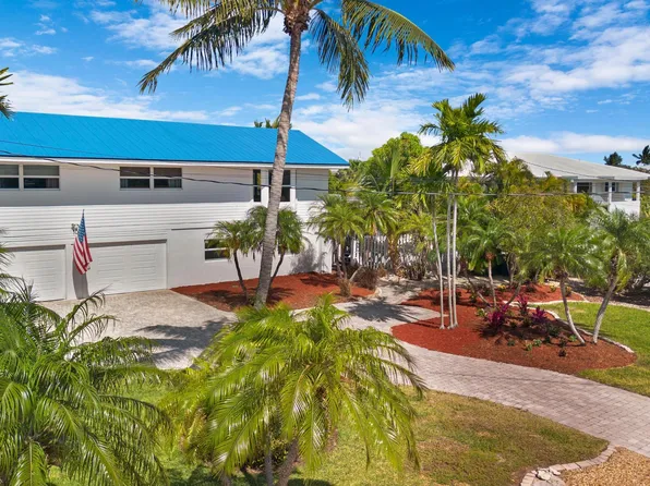 105 S Point Dr, Sugarloaf Key, FL 33042