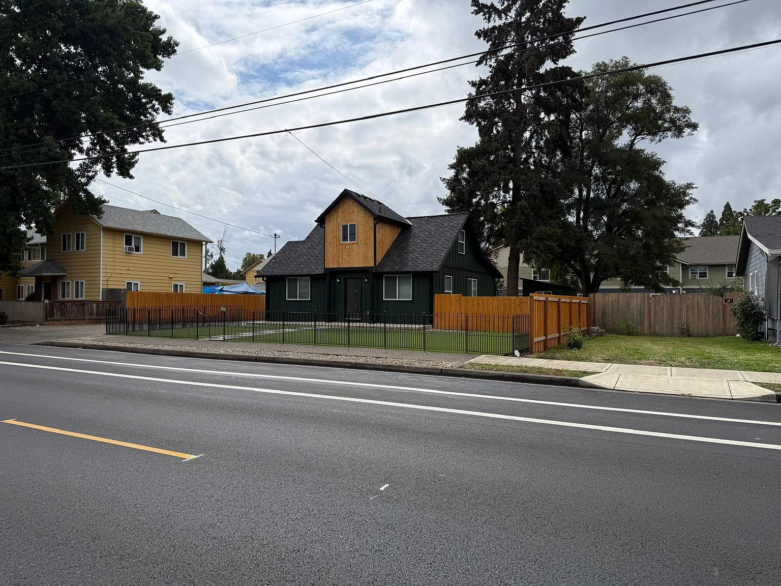 3 bed, 1300 sqft, $3,100 — Photo 2