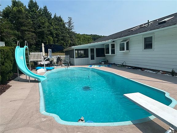 3rd image of 118 Suncrest Terrace Rd
