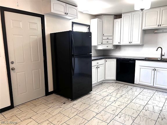 4th image of 1798 Maplewood St NE