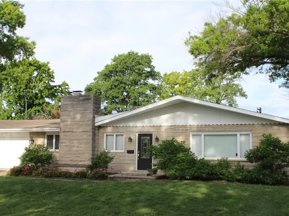 910 N Lodge St, Shelbyville, IL 62565