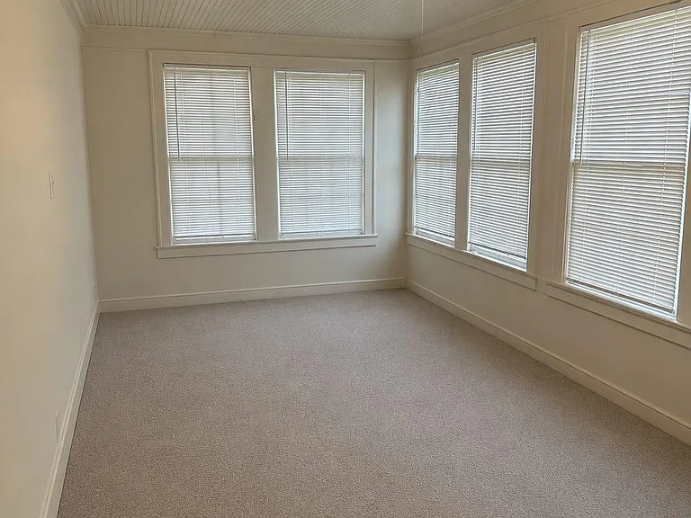 3200 Harris Park Ave — Photo 7
