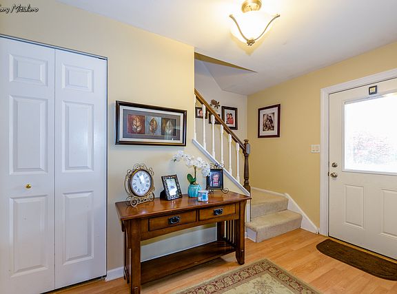 3rd image of 517 Livingston Dr