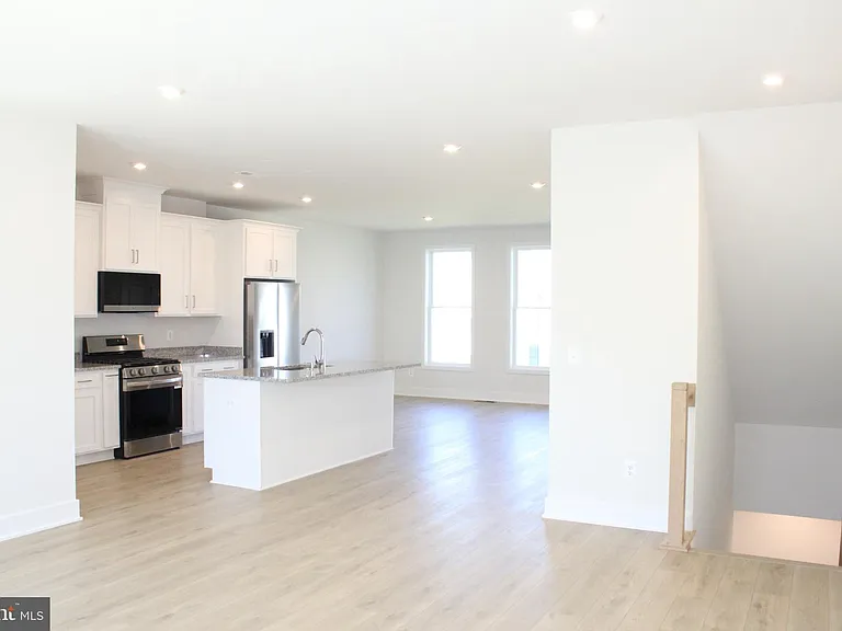139 Heyford Dr — Photo 8