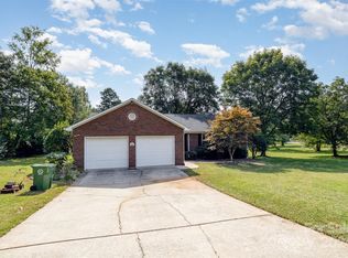 664 Loray Farm Rd, Dallas, NC 28034