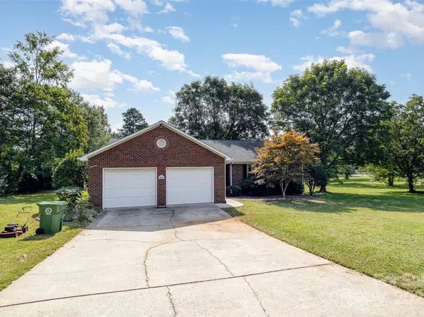 664 Loray Farm Rd, Dallas, NC 28034