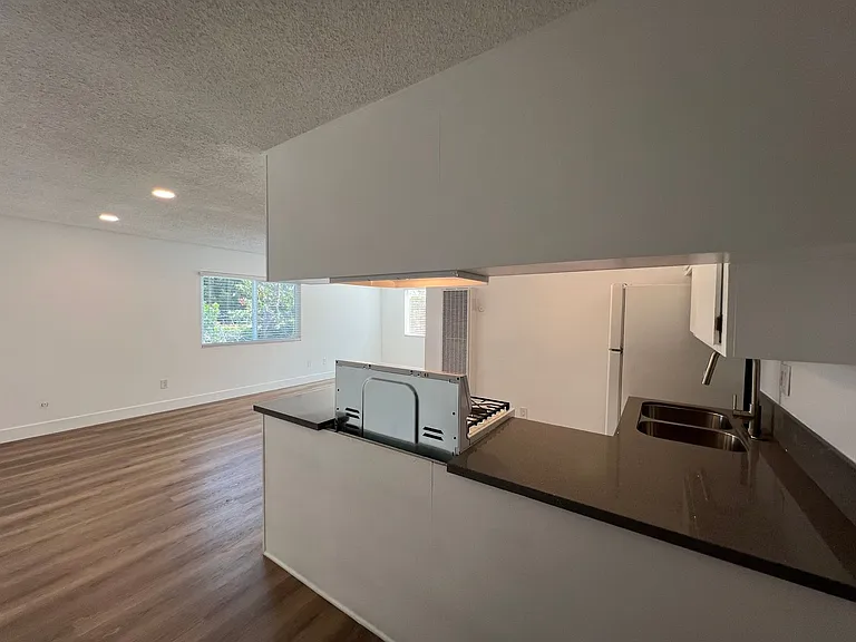 22322 Denker Ave — Photo 2