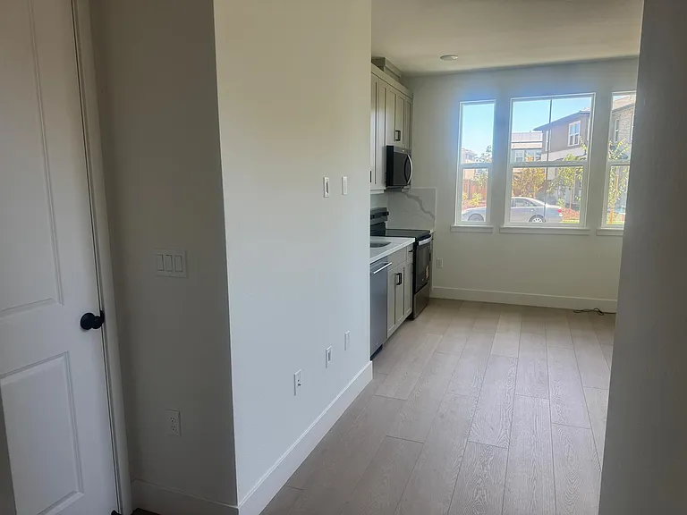 246 W Volta St — Photo 6