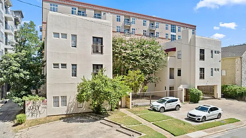712 Graham Pl #203 Photo 1
