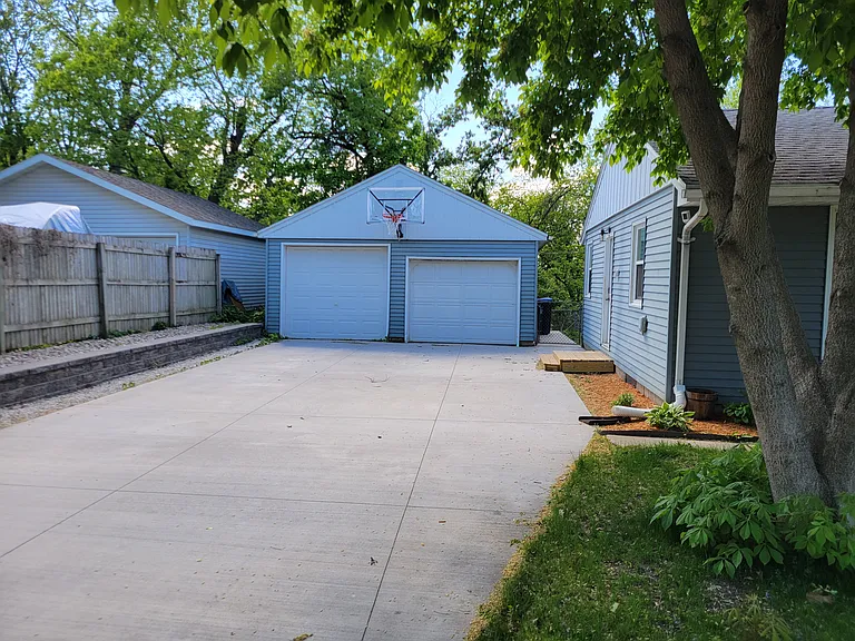 738 Belwood Dr — Photo 2