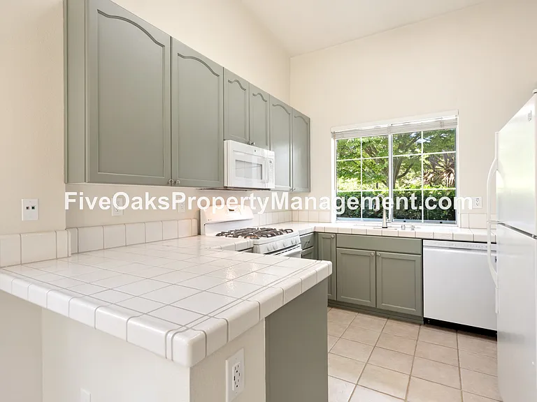 885 Rathbone Cir — Photo 8