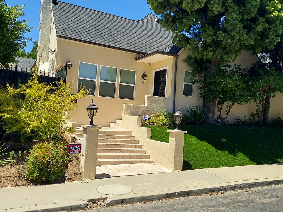 1445 Crestview Ct