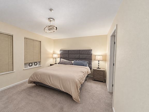 5th image of 347 Vista Roma Way
