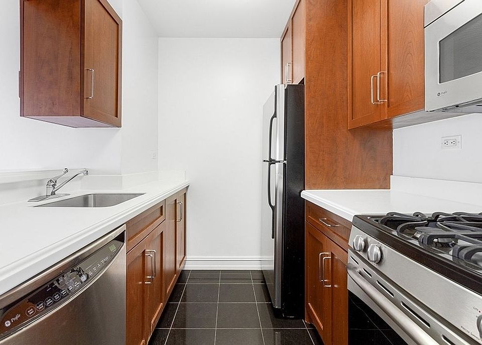 1st image of 400 E 71st St APT 24C