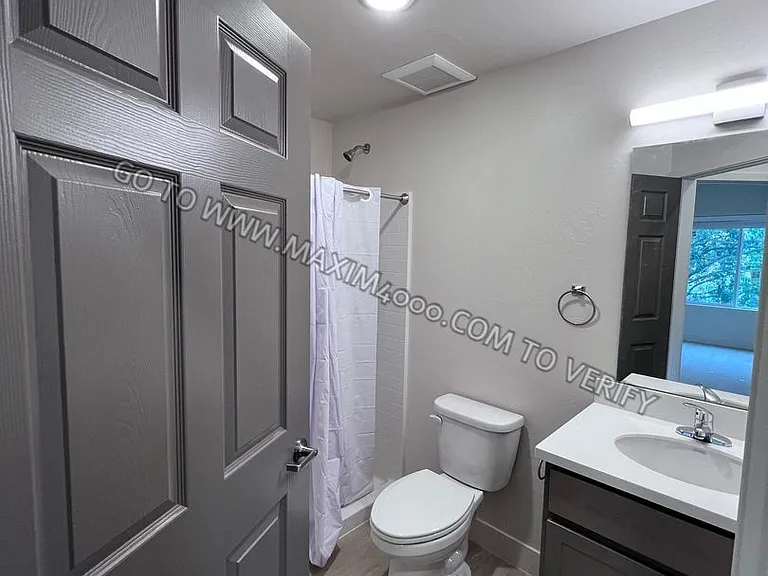 940 Grand Avenue — Photo 10