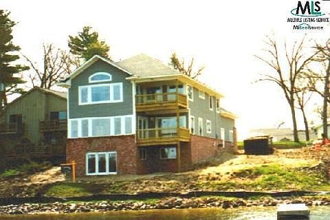 1st image of 828 W Pinetree