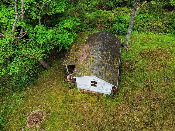 11th image of 16874 Trough Creek Dr