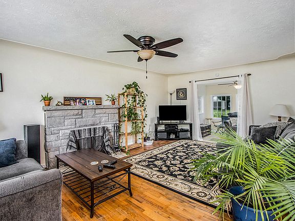 3rd image of 110 Circle Dr