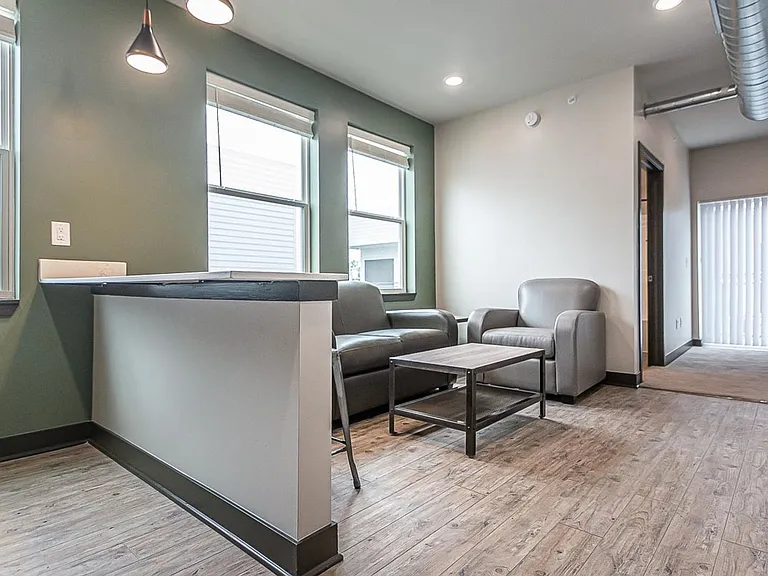 The Bentley Apartments — Photo 41
