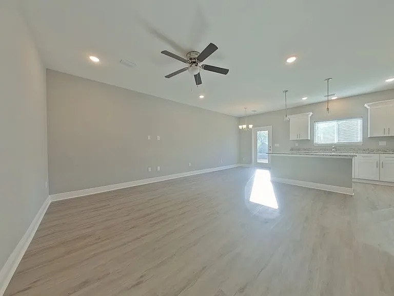 814 Kenneth Dr — Photo 3