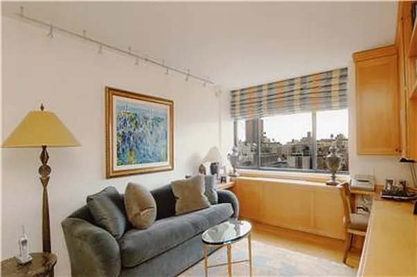 Sold by R New York | media 6