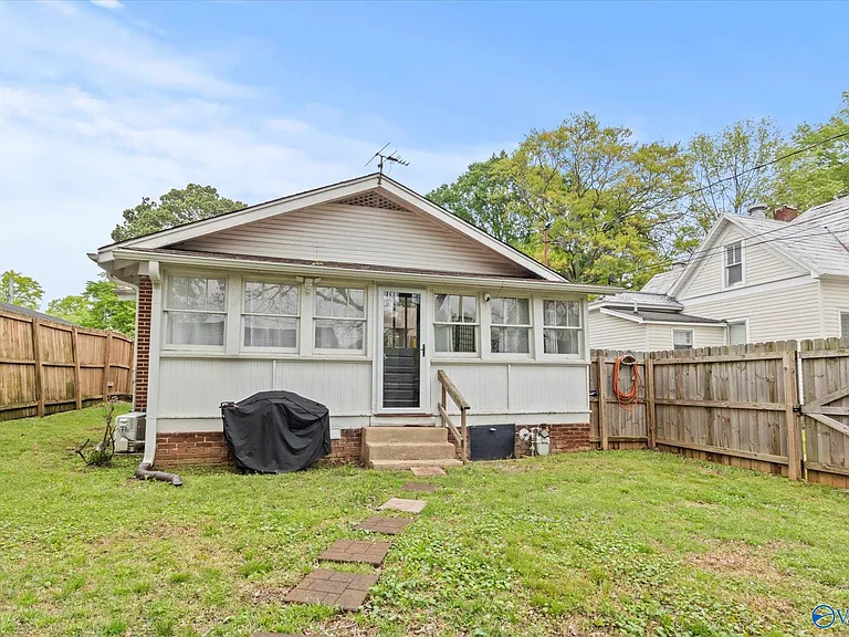 603 Prospect Dr SE — Photo 26