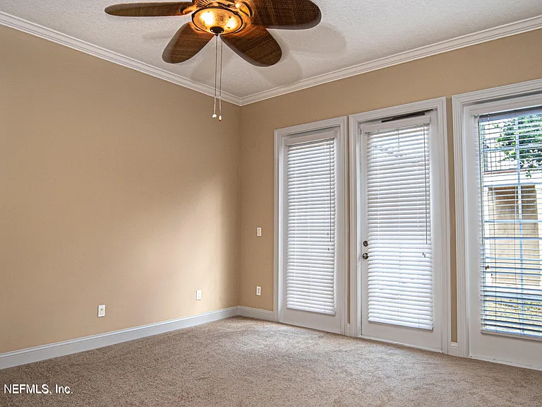 654 S Loop Pkwy — Photo 20